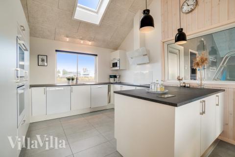 Kjøkkenet i luksushus nr. 477 er fullt utstyrt så dere lett kan lage mat til 18 personer.