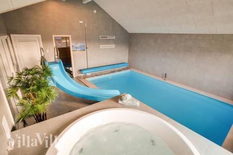 Nyt varmen i boblebadet i luksushus nr. 477 i Vestjylland