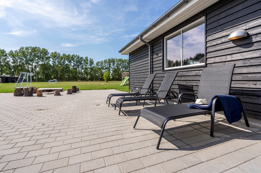 Luksushus nr. 470 har en deilig terrasse med gode hagemøbler til 24 personer.