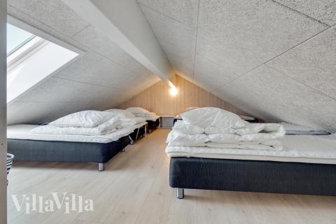 Noen av de 24 soveplassene i luksushus nr. 470 finnes på hems