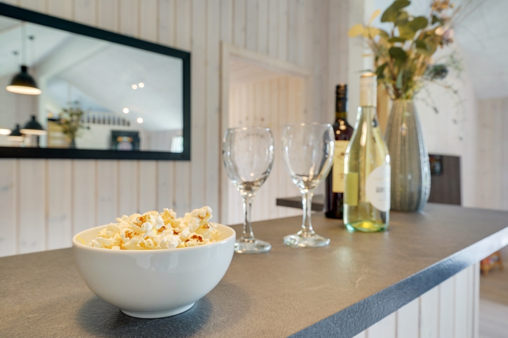 De lekre feriehusene tilbyr blant annet egen bar, som denne i luksushus nr. 470 i Lolland/Falster/Møn