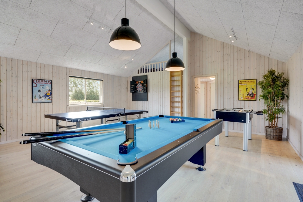 I tillegg til alle aktivitetsmulighetene i husets bassengavdeling, kan du også spille biljard, bordtennis og dart i luksushus nr. 470