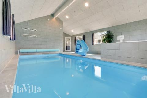 Dette lekre huset med svømmebasseng, nr. 470, med plass til 24 personer, ligger i Lolland/Falster/Møn