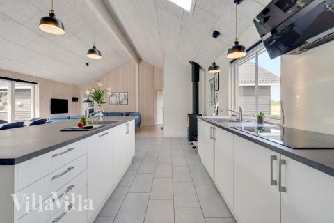 Kjøkkenet i luksushus nr. 470 er fullt utstyrt så dere lett kan lage mat til 24 personer.