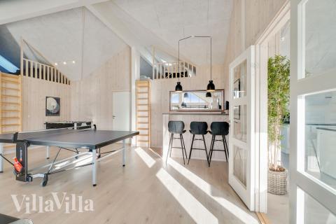 I tillegg til alle aktivitetsmulighetene i husets bassengavdeling, kan du også spille biljard, bordtennis og dart i luksushus nr. 479