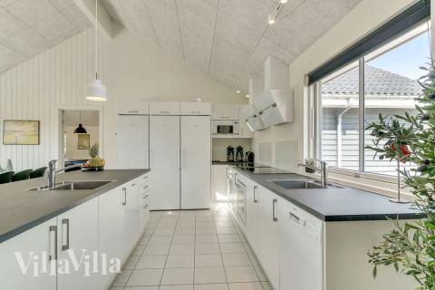 Kjøkkenet i luksushus nr. 480 er godt innrettet.