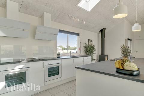 Kjøkkenet i luksushus nr. 480 er fullt utstyrt så dere lett kan lage mat til 24 personer.