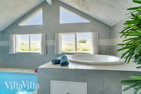 Nyt varmen i boblebadet i luksushus nr. 480 i Østjylland