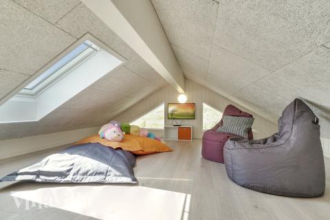 Noen av de 24 soveplassene i luksushus nr. 480 finnes på hems