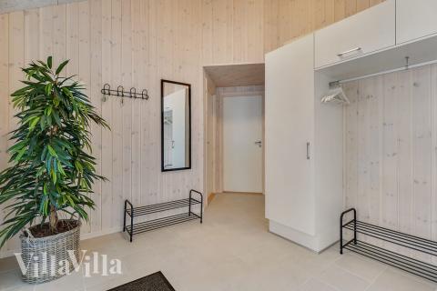 Det romslige inngangspartiet til luksushus nr. 480 i Østjylland