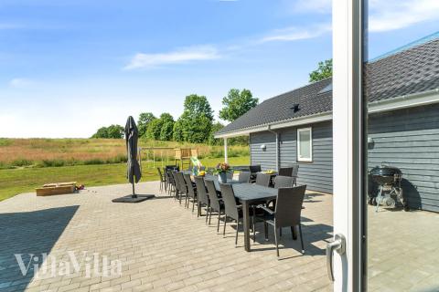 Luksushus nr. 480 har en deilig terrasse med gode hagemøbler til 24 personer.