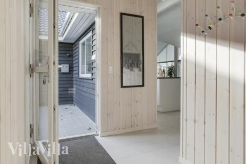 Det romslige inngangspartiet til luksushus nr. 481 i Lolland/Falster/Møn