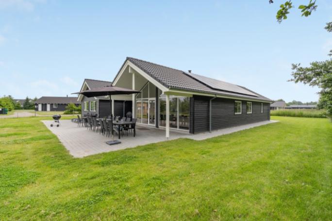 Dette lekre huset med svømmebasseng, nr. 481, med plass til 16 personer, ligger i Lolland/Falster/Møn
