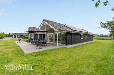 Dette lekre huset med svømmebasseng, nr. 481, med plass til 16 personer, ligger i Lolland/Falster/Møn