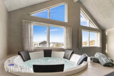 Nyt varmen i boblebadet i luksushus nr. 489 i Østjylland