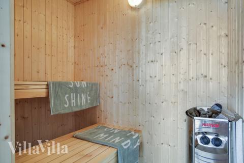 Nyt varmen i badstuen i luksushus nr. 489 til 18 personer