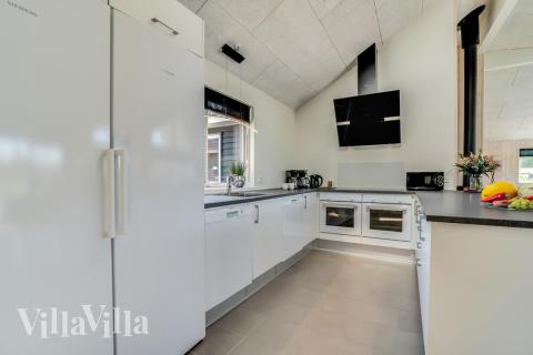 Kjøkkenet i luksushus nr. 475 er fullt utstyrt så dere lett kan lage mat til 18 personer.