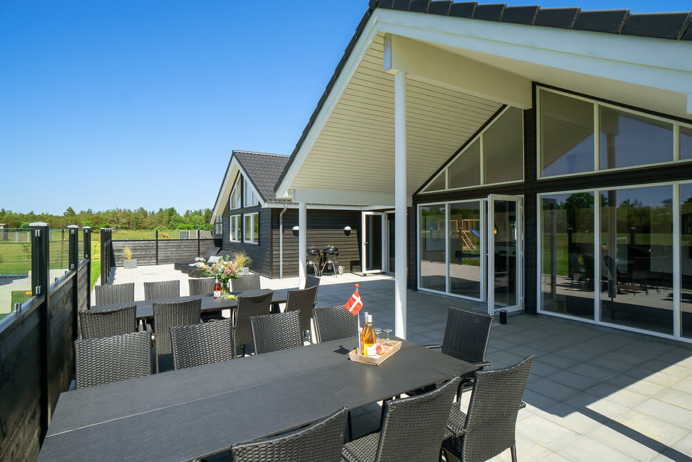 Luksushus nr. 475 har en deilig terrasse med gode hagemøbler til 18 personer.
