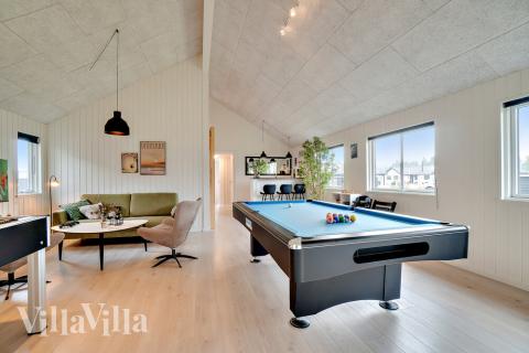 I tillegg til alle aktivitetsmulighetene i husets bassengavdeling, kan du også spille biljard, bordtennis og dart i luksushus nr. 484
