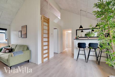 Luksushus nr. 484 til 18 personer tilbyr et stort aktivitetsrom med bl.a. biljard og dart