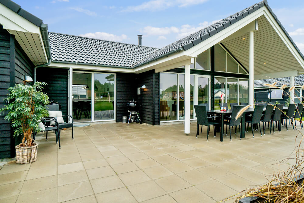 Luksushus nr. 484 har en deilig terrasse med gode hagemøbler til 18 personer.