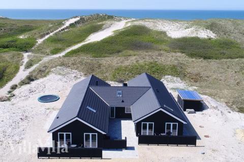 Dette lekre huset med svømmebasseng, nr. 486, med plass til 20 personer, ligger i Vestjylland