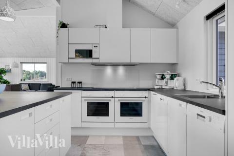 Kjøkkenet i luksushus nr. 490 er godt innrettet.