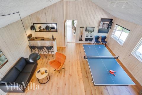 Luksushus nr. 494 til 18 personer tilbyr et stort aktivitetsrom med bl.a. biljard og dart