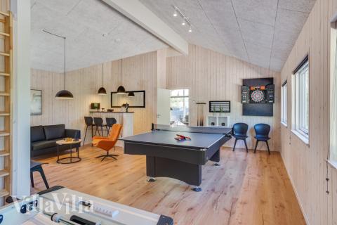 I tillegg til alle aktivitetsmulighetene i husets bassengavdeling, kan du også spille biljard, bordtennis og dart i luksushus nr. 494