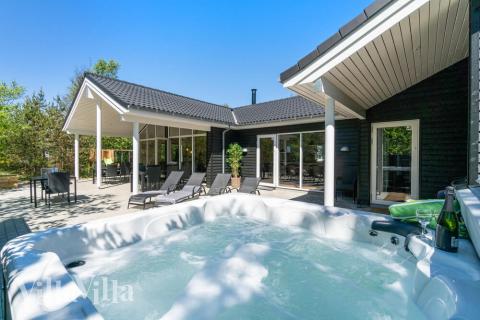 Nyt varmen i boblebadet i luksushus nr. 494 i Nordjylland