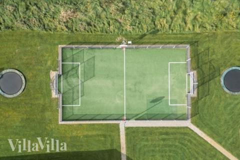 I tillegg til alle aktivitetsmulighetene i husets bassengavdeling, tilbyr også luksushus nr. 500 mengder av utendørsaktiviteter