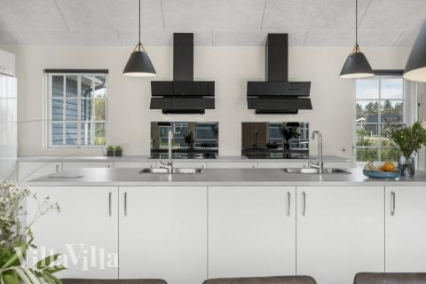 Kjøkkenet i luksushus nr. 500 er fullt utstyrt så dere lett kan lage mat til 26 personer.