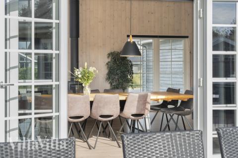 Luksushus nr. 500 har en deilig terrasse med gode hagemøbler til 26 personer.