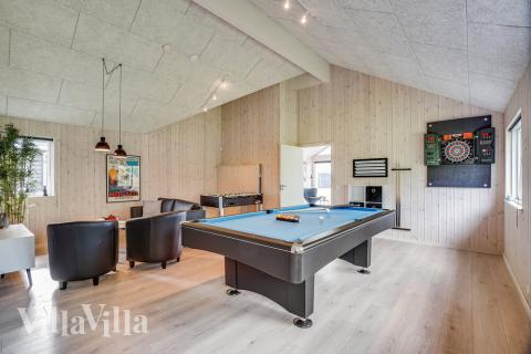 Luksushus nr. 492 til 18 personer tilbyr et stort aktivitetsrom med bl.a. biljard og dart