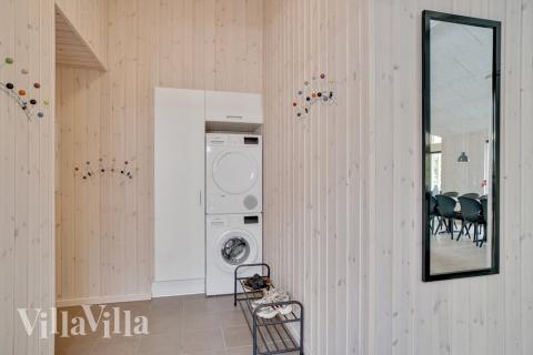 Det romslige inngangspartiet til luksushus nr. 492 i Østjylland