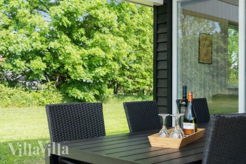 Stor terrasse i luksushus nr. 492 i Østjylland.