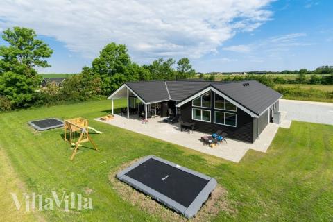 Dette lekre huset med svømmebasseng, nr. 492, med plass til 18 personer, ligger i Østjylland