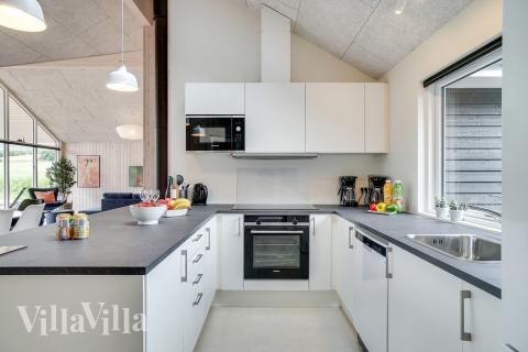 Kjøkkenet i luksushus nr. 501 er fullt utstyrt så dere lett kan lage mat til 14 personer.