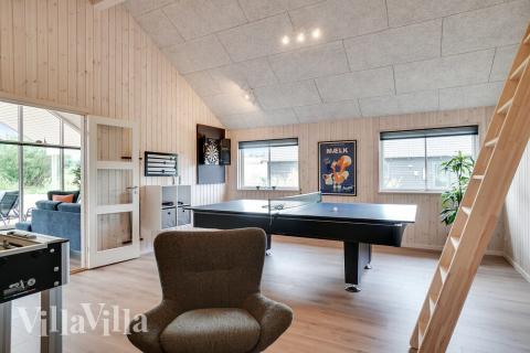 Luksushus nr. 501 til 14 personer tilbyr et stort aktivitetsrom med bl.a. biljard og dart