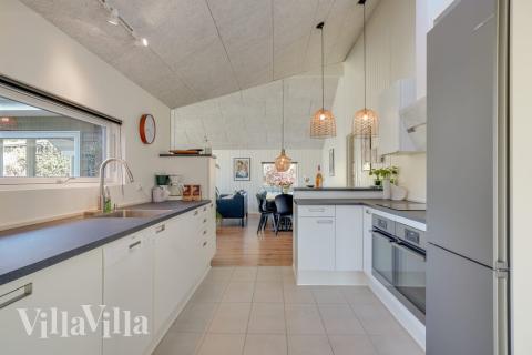 Kjøkkenet i luksushus nr. 504 er fullt utstyrt så dere lett kan lage mat til 14 personer.