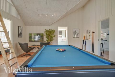 Luksushus nr. 504 til 14 personer tilbyr et stort aktivitetsrom med bl.a. biljard og dart