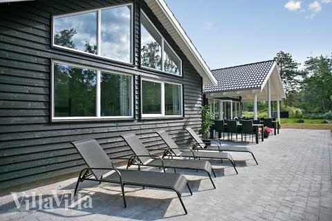 Luksushus nr. 726 har en deilig terrasse med gode hagemøbler til 18 personer.