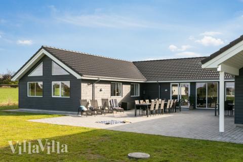 Dette lekre huset med svømmebasseng, nr. 730, med plass til 24 personer, ligger i Tyskland