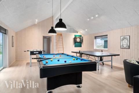 Luksushus nr. 730 til 24 personer tilbyr et stort aktivitetsrom med bl.a. biljard og dart