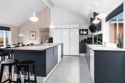 Kjøkkenet i luksushus nr. 727 er fullt utstyrt så dere lett kan lage mat til 24 personer.