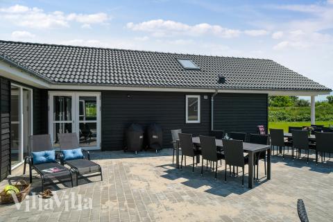 Luksushus nr. 728 har en deilig terrasse med gode hagemøbler til 24 personer.