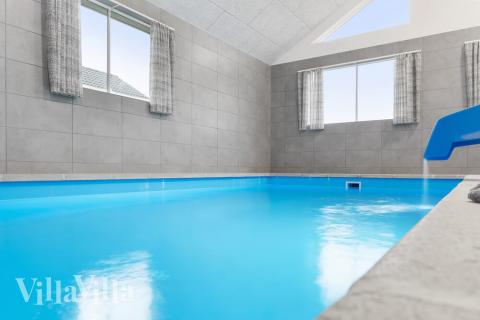 Det flotte bassenget i luksushus nr. 728 til 24 personer