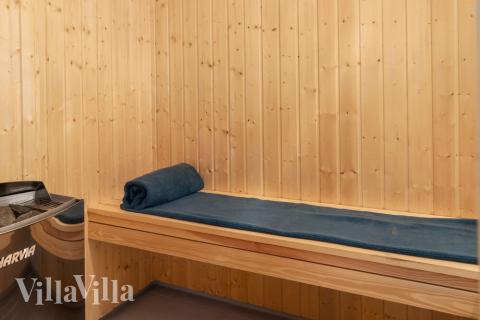 Nyt varmen i badstuen i luksushus nr. 728 til 24 personer