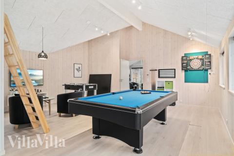 Luksushus nr. 733 til 18 personer tilbyr et stort aktivitetsrom med bl.a. biljard og dart