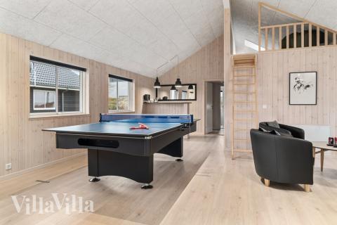 I tillegg til alle aktivitetsmulighetene i husets bassengavdeling, kan du også spille biljard, bordtennis og dart i luksushus nr. 733